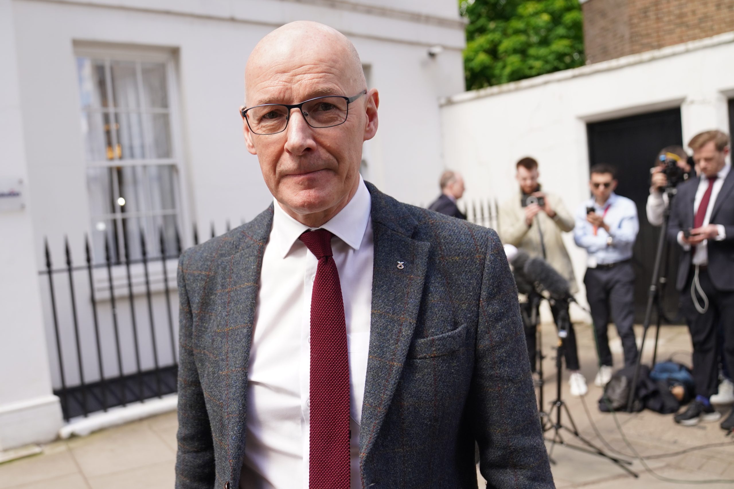 John Swinney, exviceprimer ministro de Nicola Sturgeon, dijo que estaba considerando postularse para el liderazgo